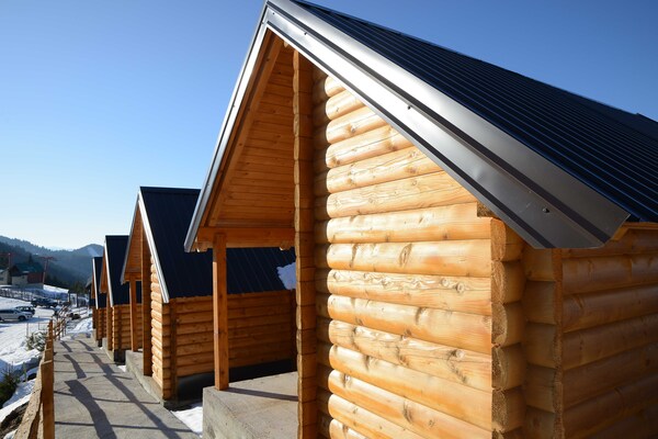 Foto van Cozy Berane Stay - Comfort Cottage with balcony 2 - Vakantiehuis in Berane - Outdoor