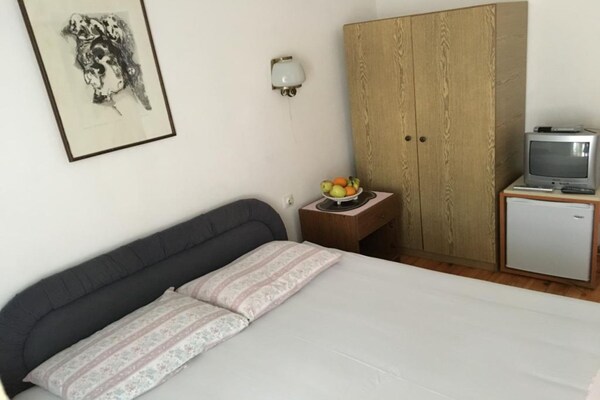 Foto van Comfortable Budva Rooms - Double Room 3 - Vakantiehuis in Petrovac na Moru - BedRoom
