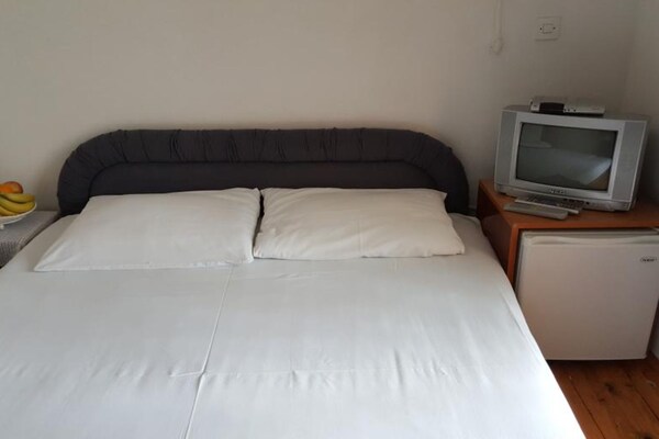 Foto van Comfortable Budva Rooms - Double Room 3 - Vakantiehuis in Petrovac na Moru - BedRoom