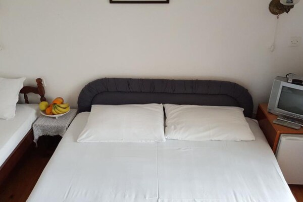 Foto van Comfortable Budva Rooms - Double Room 3 - Vakantiehuis in Petrovac na Moru - BedRoom