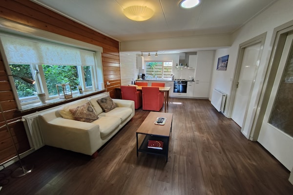 Foto van Huisje in Veluwe bij Bospark - Vakantiehuis in Garderen - LivingRoom