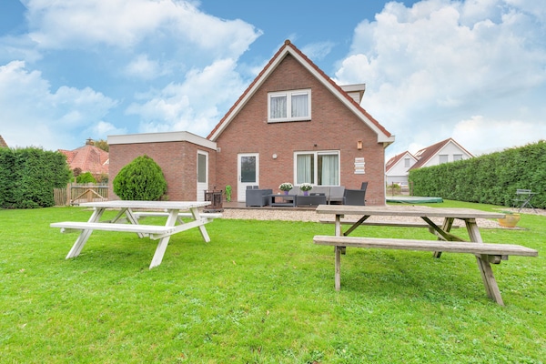 Foto van Vakantiehuis in Zeewolde bij Bos - Vakantiehuis in Zeewolde - ExteriorSummer