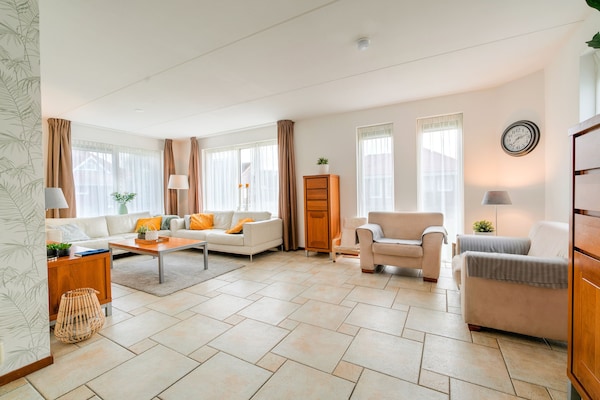 Foto van Vakantiehuis in Zeewolde bij Bos - Vakantiehuis in Zeewolde - LivingRoom