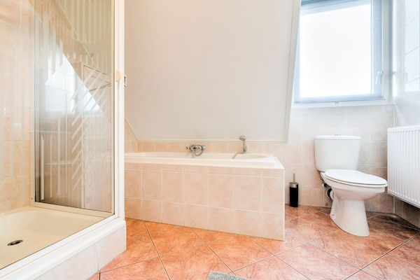 Foto van Vakantiehuis in Zeewolde bij Bos - Vakantiehuis in Zeewolde - BathRoom