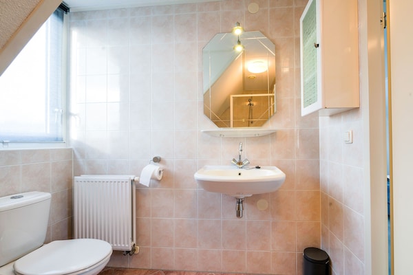 Foto van Vakantiehuis in Zeewolde bij Bos - Vakantiehuis in Zeewolde - BathRoom