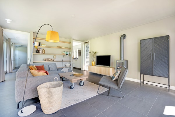 Foto van Familiehuis in Grou bij Watersport - Vakantiehuis in Grou - LivingRoom