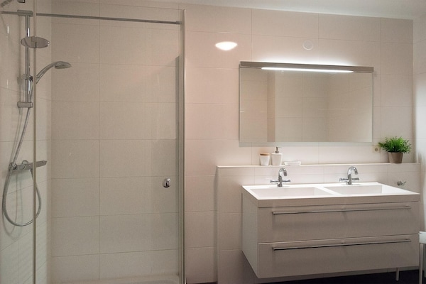 Foto van Appartement in Scheveningen met Havenzicht - Vakantiehuis in Den Haag - BathRoom