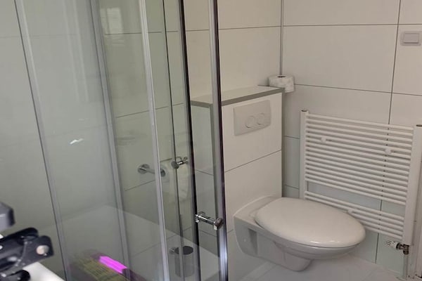 Foto van Thuis in het dansende bos - Vakantiehuis in Garderen - BathRoom