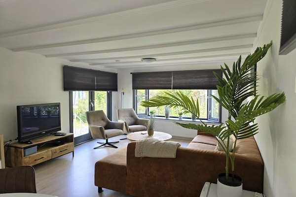 Foto van Thuis in het dansende bos - Vakantiehuis in Garderen - LivingRoom