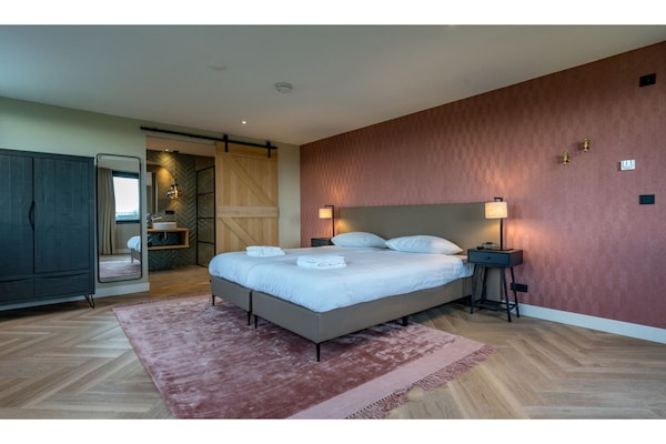 Foto van Villa op Texel bij Krimbos natuurgebied - Vakantiehuis in De Cocksdorp - BedRoom