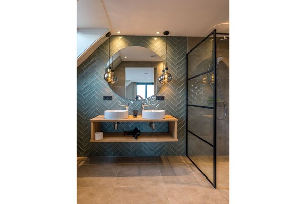 Foto van Villa op Texel bij Krimbos natuurgebied - Vakantiehuis in De Cocksdorp - BathRoom