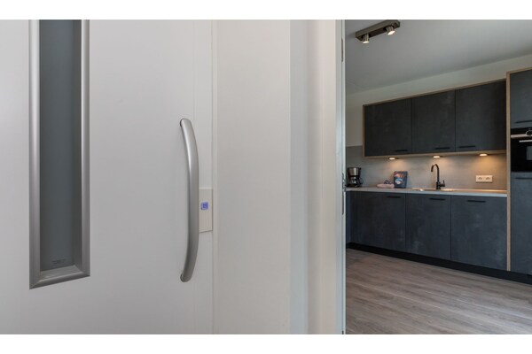 Foto van Appartement Sint Annaland met Havenzicht - Vakantiehuis in St. Annaland - Kitchen