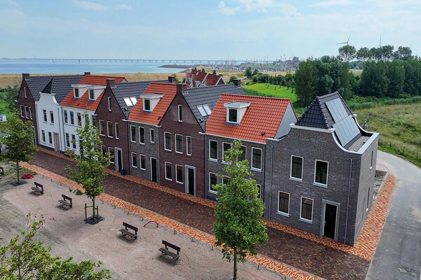 Foto van Vakantiehuis in Colijnsplaat bij Oosterschelde - Vakantiehuis in Colijnsplaat - ExteriorSummer
