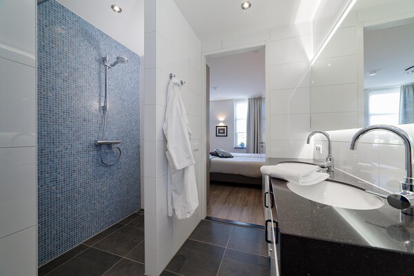 Foto van Villa bij Oosterschelde met Game Room - Vakantiehuis in Colijnsplaat - BathRoom