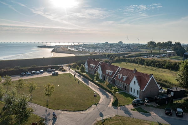 Foto van Villa bij Oosterschelde met Game Room - Vakantiehuis in Colijnsplaat - AreaSummer1KM