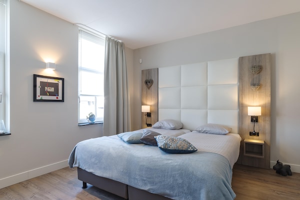 Foto van Villa bij Oosterschelde met Game Room - Vakantiehuis in Colijnsplaat - BedRoom