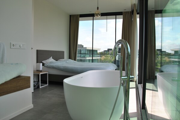 Foto van Villa met privézwembad aan het Veerse Meer - Vakantiehuis in Arnemuiden - BedRoom