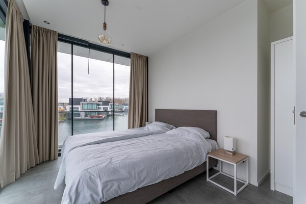 Foto van Villa met privézwembad aan het Veerse Meer - Vakantiehuis in Arnemuiden - BedRoom
