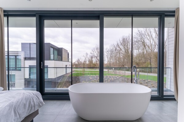 Foto van Villa met privézwembad aan het Veerse Meer - Vakantiehuis in Arnemuiden - BathRoom