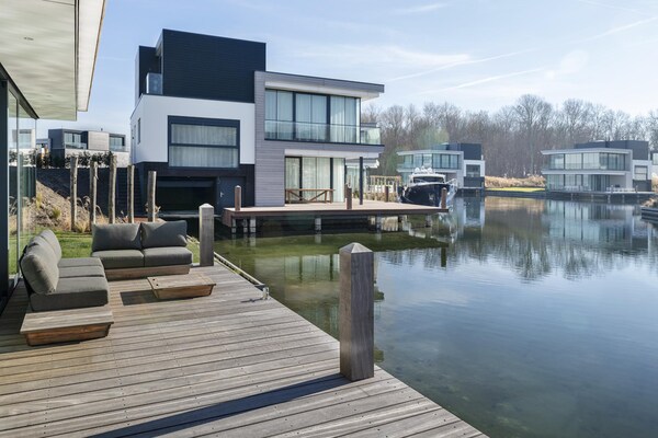 Foto van Villa met privézwembad aan het Veerse Meer - Vakantiehuis in Arnemuiden - ViewSummer