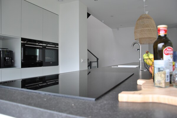 Foto van Villa met privézwembad aan het Veerse Meer - Vakantiehuis in Arnemuiden - Kitchen