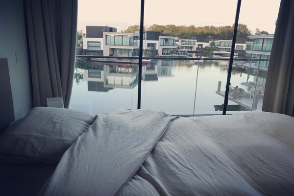 Foto van Villa met privézwembad aan het Veerse Meer - Vakantiehuis in Arnemuiden - BedRoom