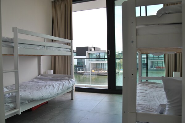 Foto van Villa met privézwembad aan het Veerse Meer - Vakantiehuis in Arnemuiden - BedRoom