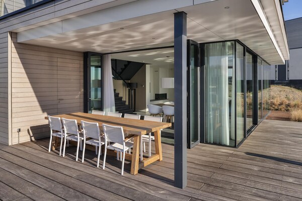 Foto van Villa met privézwembad aan het Veerse Meer - Vakantiehuis in Arnemuiden - TerraceBalcony