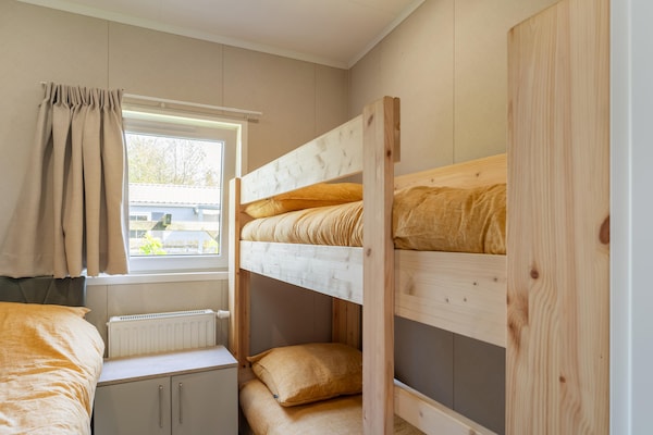 Foto van Luxe chalet nabij Ouddorp met tuin - Vakantiehuis in Goedereede - BedRoom