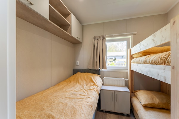 Foto van Luxe chalet nabij Ouddorp met tuin - Vakantiehuis in Goedereede - BedRoom