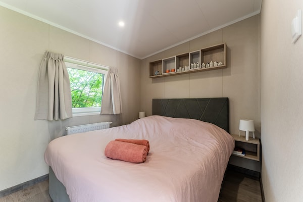 Foto van Luxe chalet nabij Ouddorp met tuin - Vakantiehuis in Goedereede - BedRoom
