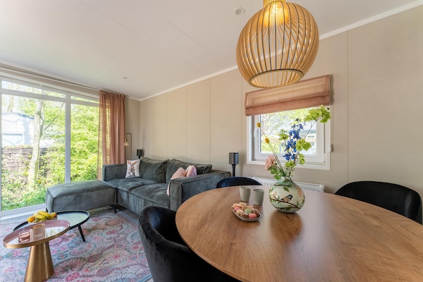 Foto van Luxe chalet nabij Ouddorp met tuin - Vakantiehuis in Goedereede - LivingRoom