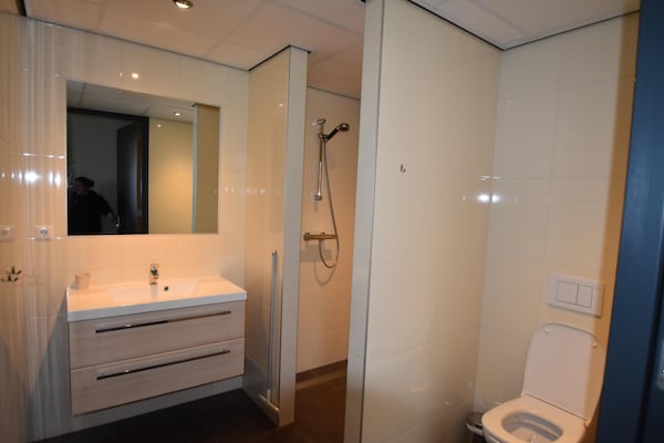 Foto van Vakantiehuis voor groepen met sauna en zwembad - Vakantiehuis in Havelte - BathRoom