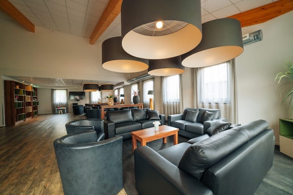 Foto van Vakantiehuis voor groepen met sauna en zwembad - Vakantiehuis in Havelte - LivingRoom