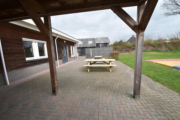 Foto van Vakantiehuis voor groepen met sauna en zwembad - Vakantiehuis in Havelte - TerraceBalcony