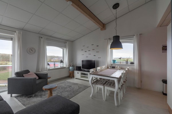 Foto van Appartement aan het Strand met Duinen - Vakantiehuis in Julianadorp aan Zee - DiningRoom