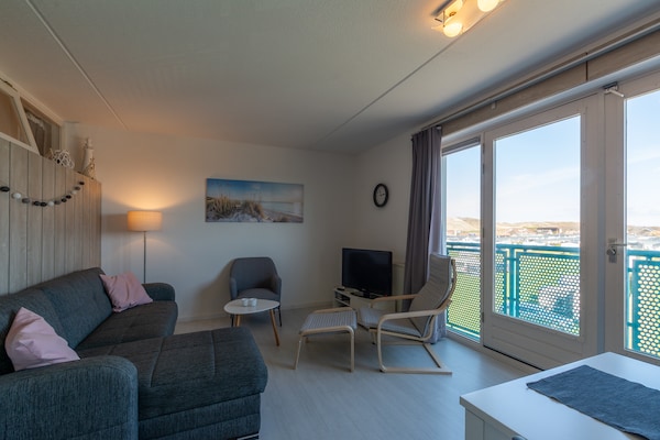 Foto van Appartement aan Zee met Strandtoegang - Vakantiehuis in Julianadorp aan Zee - LivingRoom