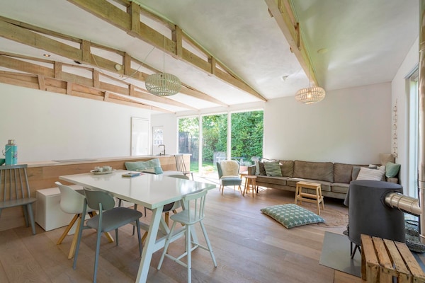 Foto van Bungalow in Nederland met tuin & trampoline - Vakantiehuis in Sint Maartensvlotbrug - DiningRoom