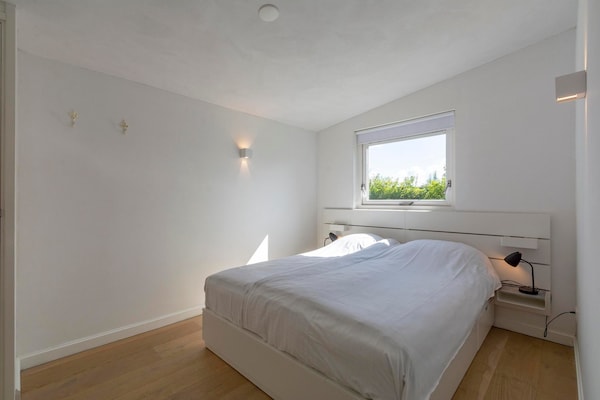 Foto van Bungalow in Nederland met tuin & trampoline - Vakantiehuis in Sint Maartensvlotbrug - BedRoom