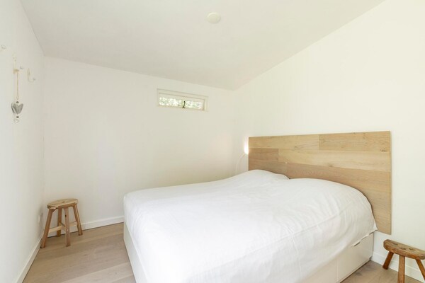 Foto van Bungalow in Nederland met tuin & trampoline - Vakantiehuis in Sint Maartensvlotbrug - BedRoom