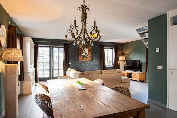 Foto van Villa in Callantsoog met Whirlpool en Strand - Vakantiehuis in Callantsoog - DiningRoom