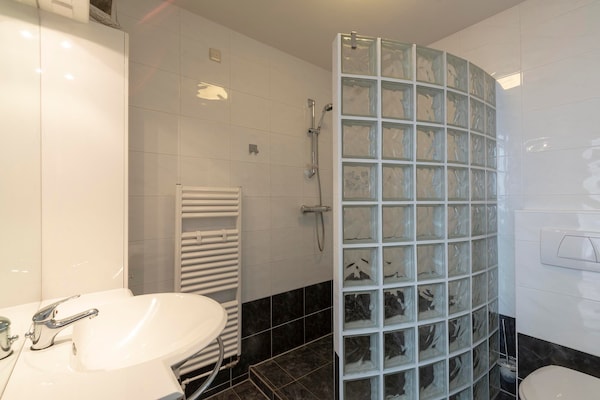 Foto van Dorpsplein 23E op het plein van Callantsoog - Vakantiehuis in Callantsoog - BathRoom
