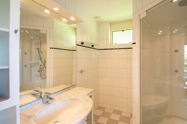 Foto van Callantsogervaart 3-8 huis vlakbij het strand - Vakantiehuis in Julianadorp aan Zee - BathRoom