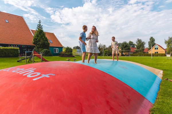 Foto van Luxe vakantiehuis voor 15 personen met jacuzzi - Vakantiehuis in Andijk - ParkFacilities