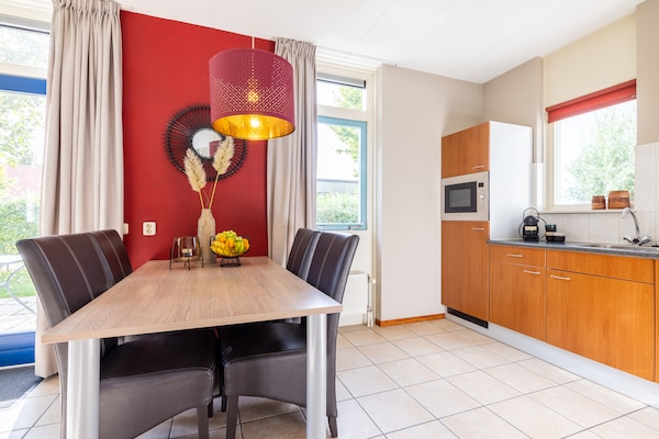 Foto van Vrijstaande vakantiewoning voor 6 personen met tuin en privésteiger - DiningRoom