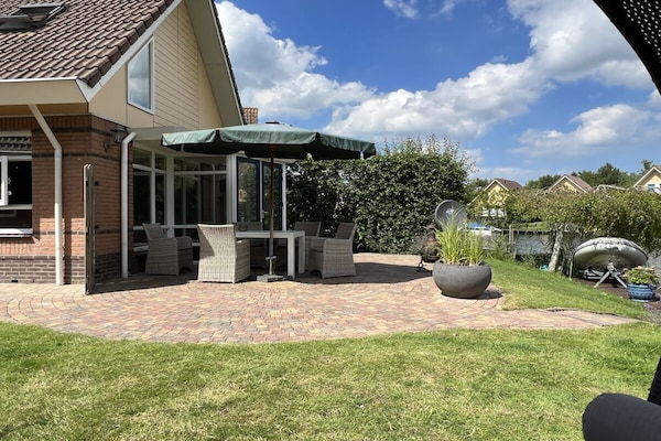 Foto van Carpe Diem met steiger en boot - Vakantiehuis in Medemblik - Untagged