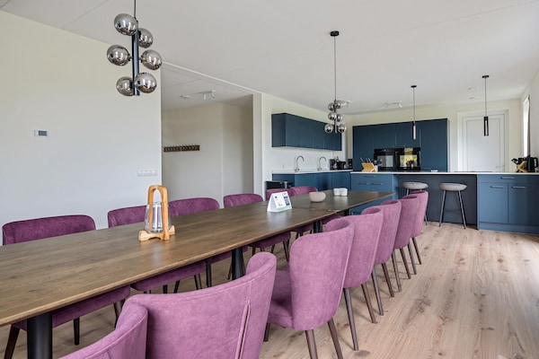 Foto van Villa aan het IJsselmeer met eigen steiger - Vakantiehuis in PS Opperdoes - DiningRoom