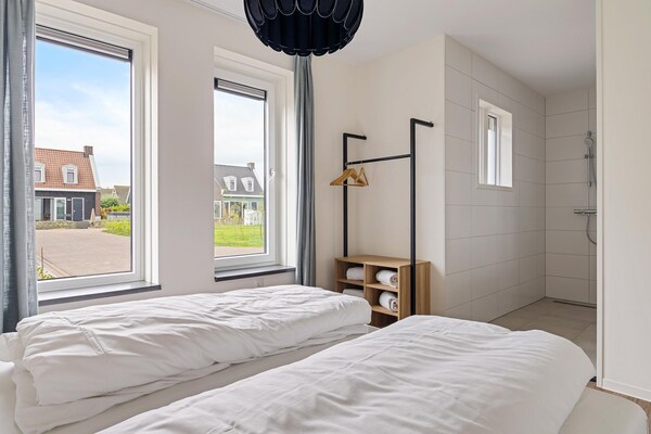 Foto van Villa aan het IJsselmeer met eigen steiger - Vakantiehuis in PS Opperdoes - BedRoom