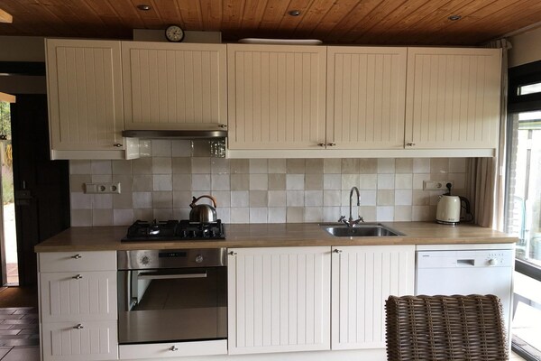 Foto van Bungalow met terras op het zuiden - Vakantiehuis in Sint Maartenszee - Kitchen