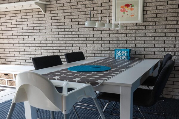 Foto van Bungalow aan de Noord-Hollandse kust - Vakantiehuis in Sint Maartenszee - DiningRoom